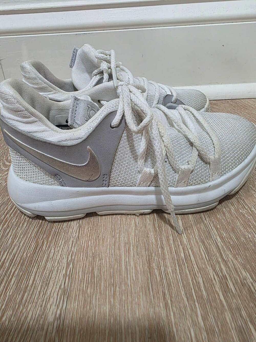 Nike KD 10 Size 4Y White Basketball Shoes